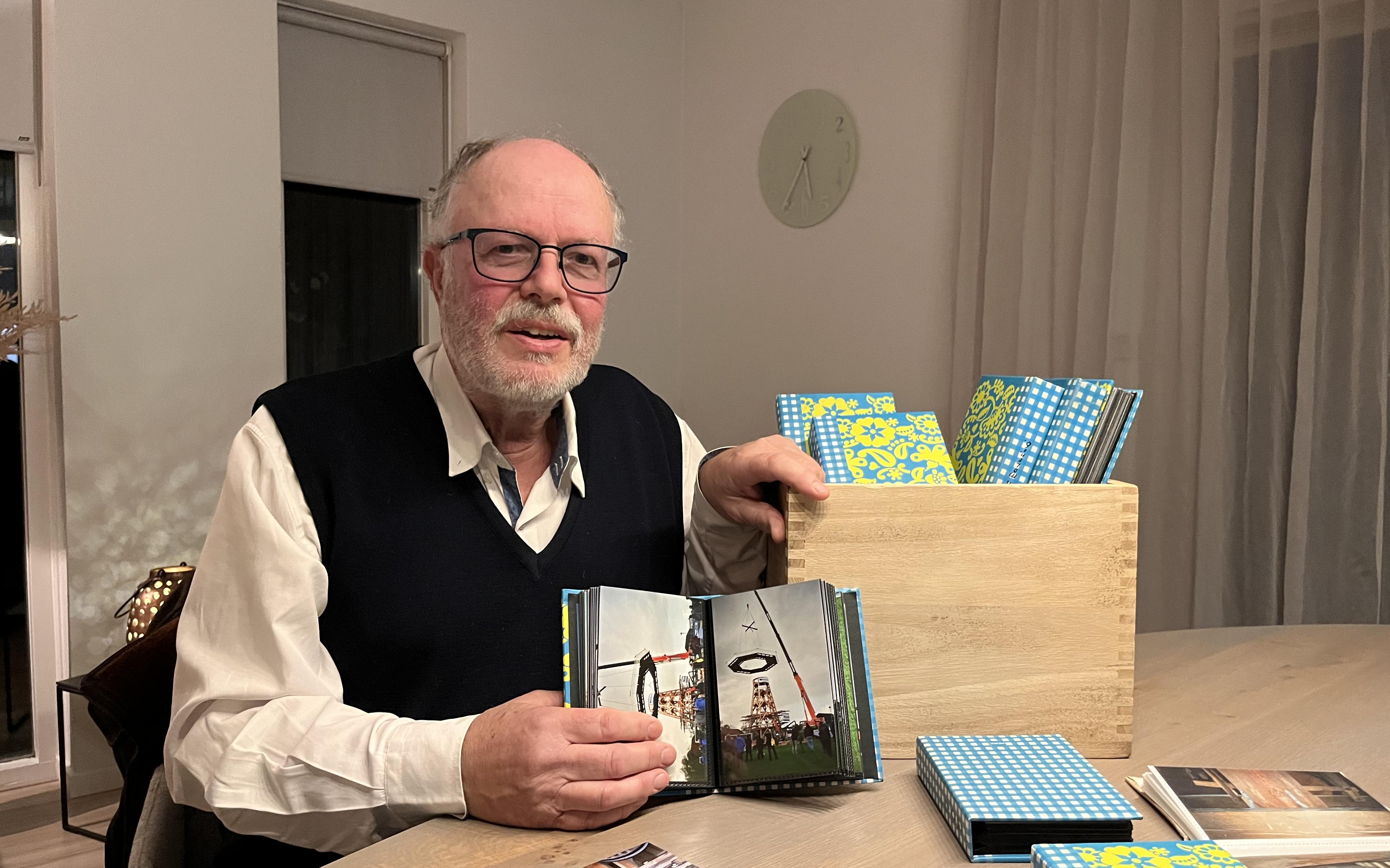 Leenstra vindt schat in oud papiercontainer Koudum