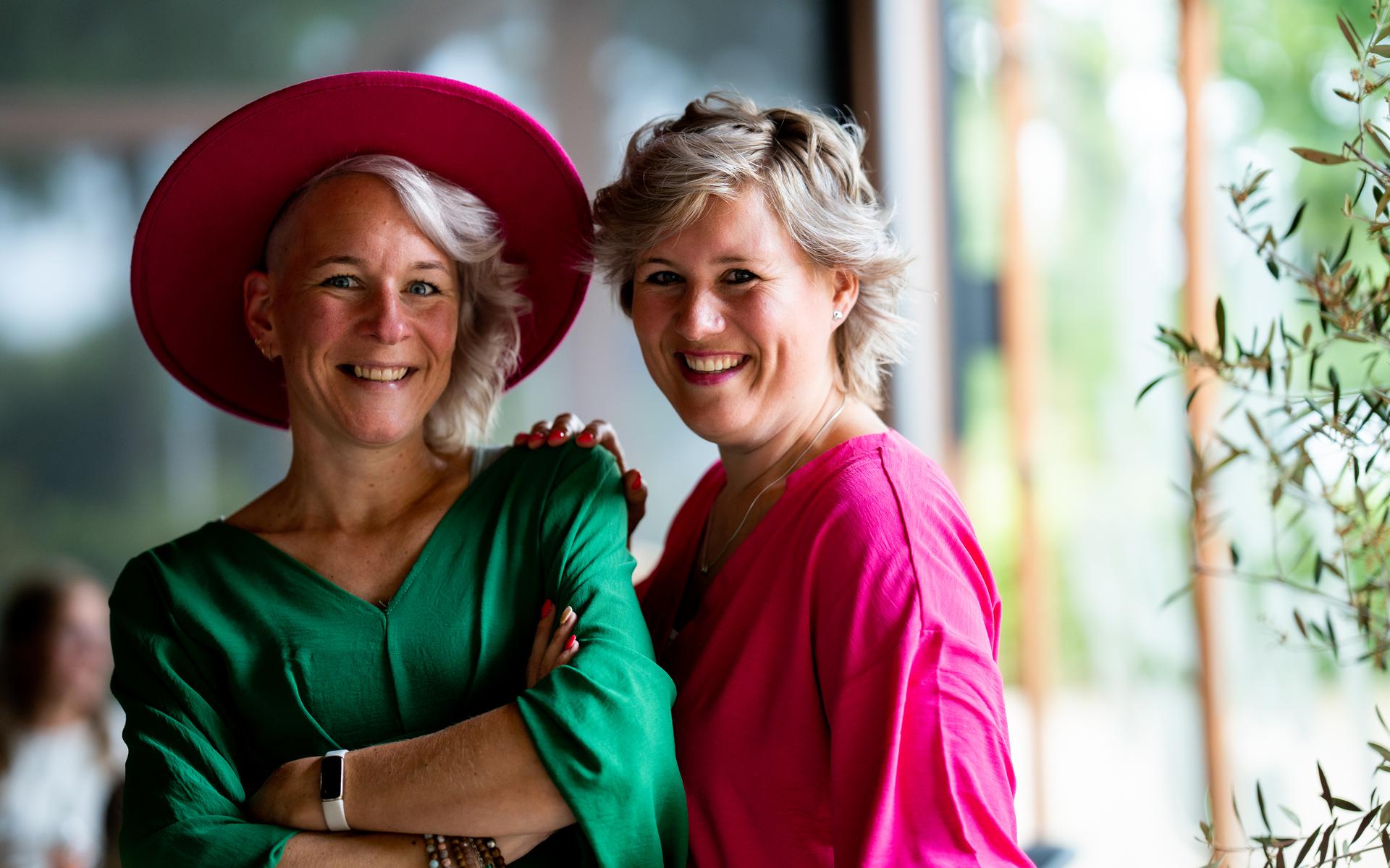 Kim de Boer (links) en haar zus Alka Jongsma.