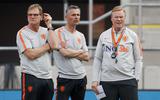 Dwight Lodeweges en Kees van Wonderen als assistent-trainers van Ronald Koeman bij Oranje.