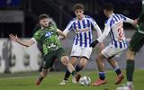 Nicolas Madsen en Milan van Ewijk in duel met PEC Zwolle-verdediger Mees de Wit.