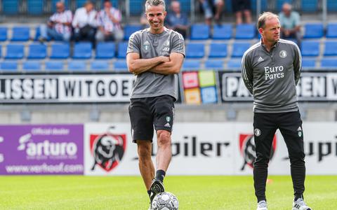 Sipke Hulshoff (rechts) op de training van Feyenoord. Naast hem Robin van Persie.