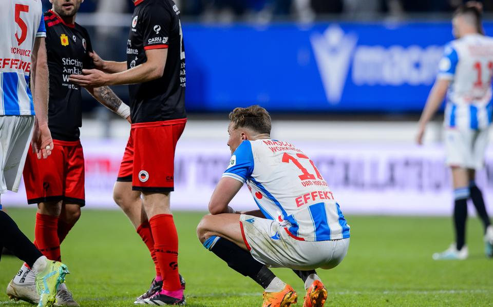 Sydney van Hooijdonk treurt na de 0-0 tegen Excelsior.