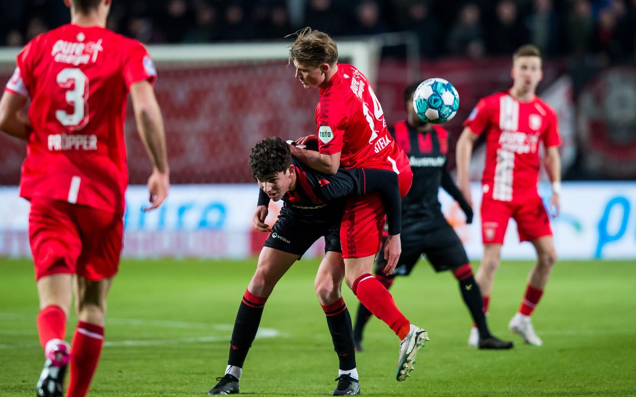 Daniel Karslbakk in actie tegen FC Twente.