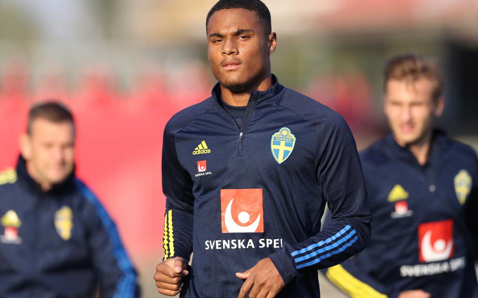 Amin Sarr op de training van Jong Zweden.