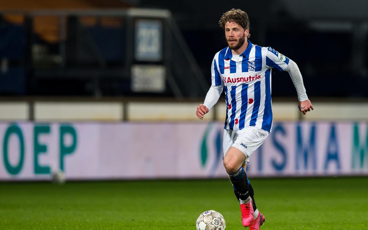 Lasse Schöne: ,,Ik moet hier zoveel mogelijk voetballen, goed spelen en hopen dat ik straks naar het EK mag." Lasse Schöne: ,,Ik moet hier zoveel mogelijk voetballen, goed spelen en hopen dat ik straks naar het EK mag."