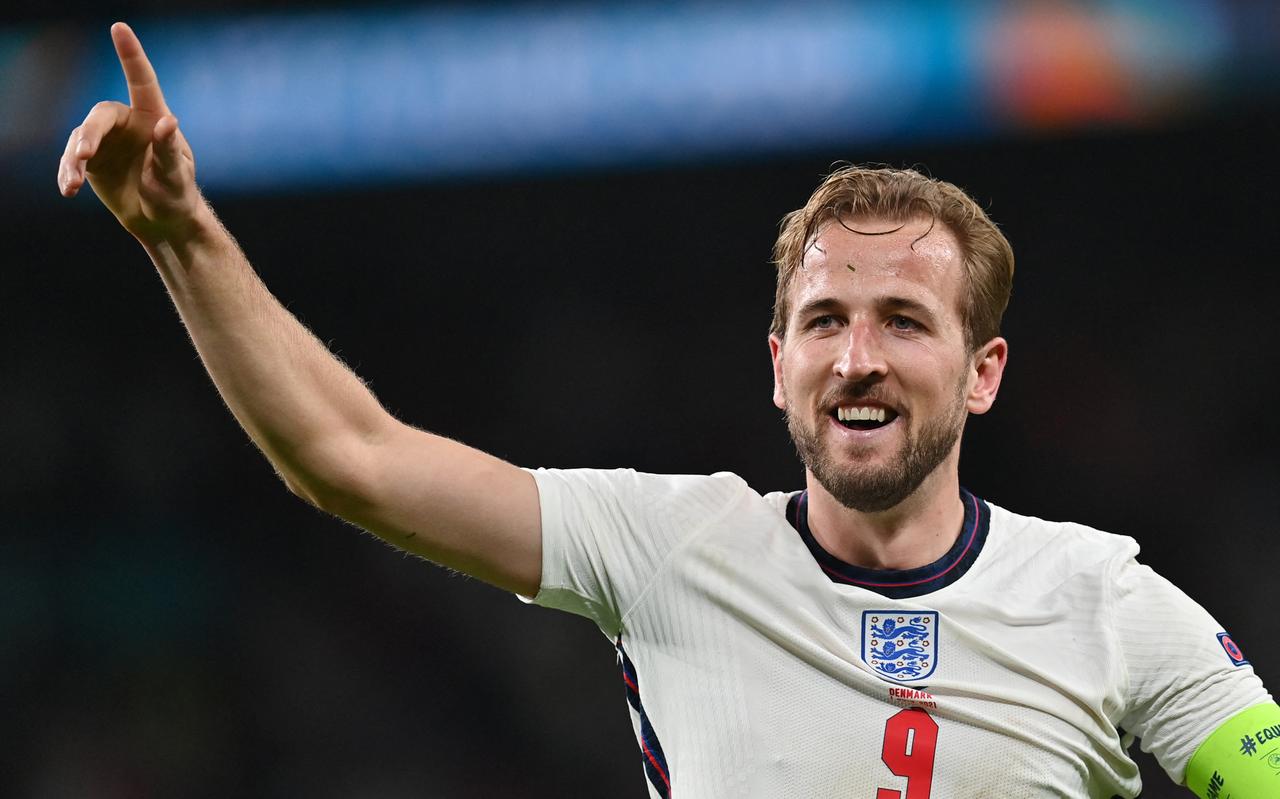 Harry Kane viert zijn winnende treffer namens Engeland tegen Denemarken. Harry Kane viert zijn winnende treffer namens Engeland tegen Denemarken.