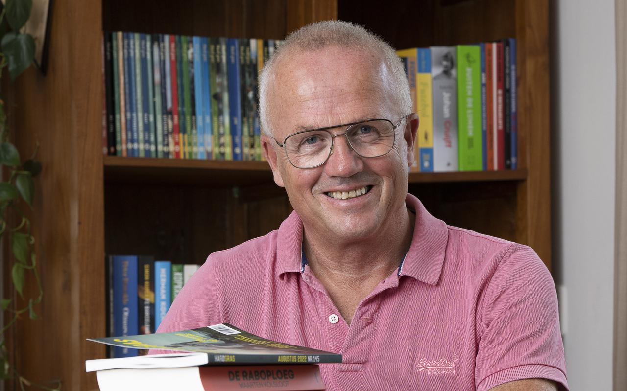 Karel Brandsma heeft meer tijd voor het lezen van boeken, nadat de voormalig hoofd scouting van SC Heerenveen onlangs met pensioen ging. ,,Ik ben mijn achterstand behoorlijk aan het wegwerken."