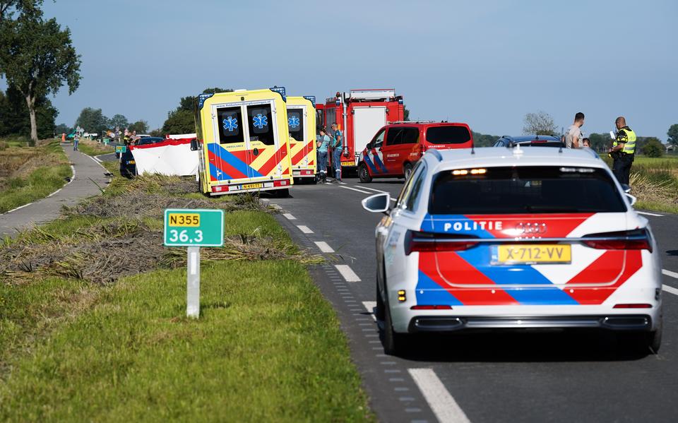 Drie doden bij ernstig ongeval op Friesestraatweg bij Grijpskerk.