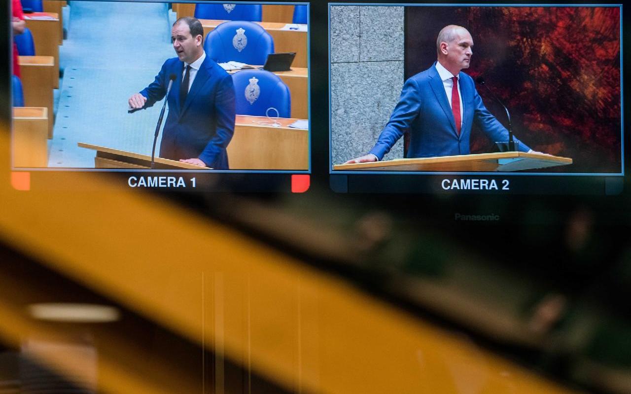 Lodewijk Asscher (PvdA) en Gert-Jan Segers (ChristenUnie) woensdagavond tijdens de eerste dag van de Algemene Politieke Beschouwingen, het debat na de troonrede op Prinsjesdag. Lodewijk Asscher (PvdA) en Gert-Jan Segers (ChristenUnie) woensdagavond tijdens de eerste dag van de Algemene Politieke Beschouwingen, het debat na de troonrede op Prinsjesdag.