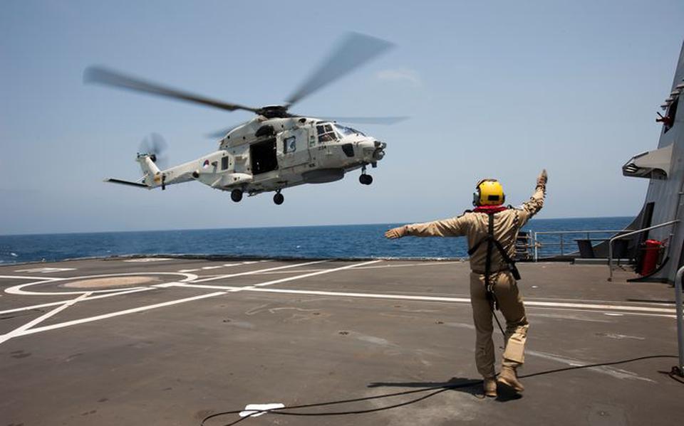 NH-90 trainde in 2014 vanaf de Zr. Mr. Evertsen tijdens de missie Ocean Shield in de Golf van Aden. 