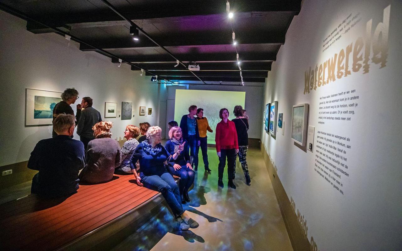 De tentoonstelling WaterWereld in het Jopie Huisman Museum wordt donderdag geopend. Woensdag kregen de vrijwilligers van het museum een rondleiding. De tentoonstelling WaterWereld in het Jopie Huisman Museum wordt donderdag geopend. Woensdag kregen de vrijwilligers van het museum een rondleiding.