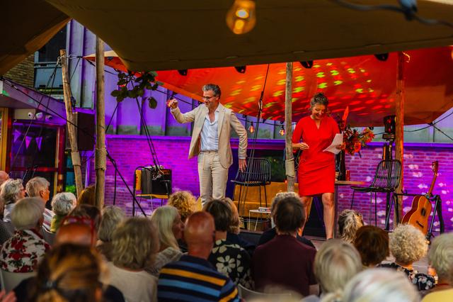 Zelfs op Literair Festival Harlingen is Nederland - Zweden niet ver weg: ‘Wat is dit? 3-0?’