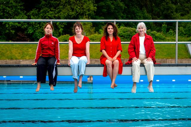 Gedragen door het water, getekend door het leven: ‘Swimbad’ in Bakkeveen is ‘in oade oan it frouljus