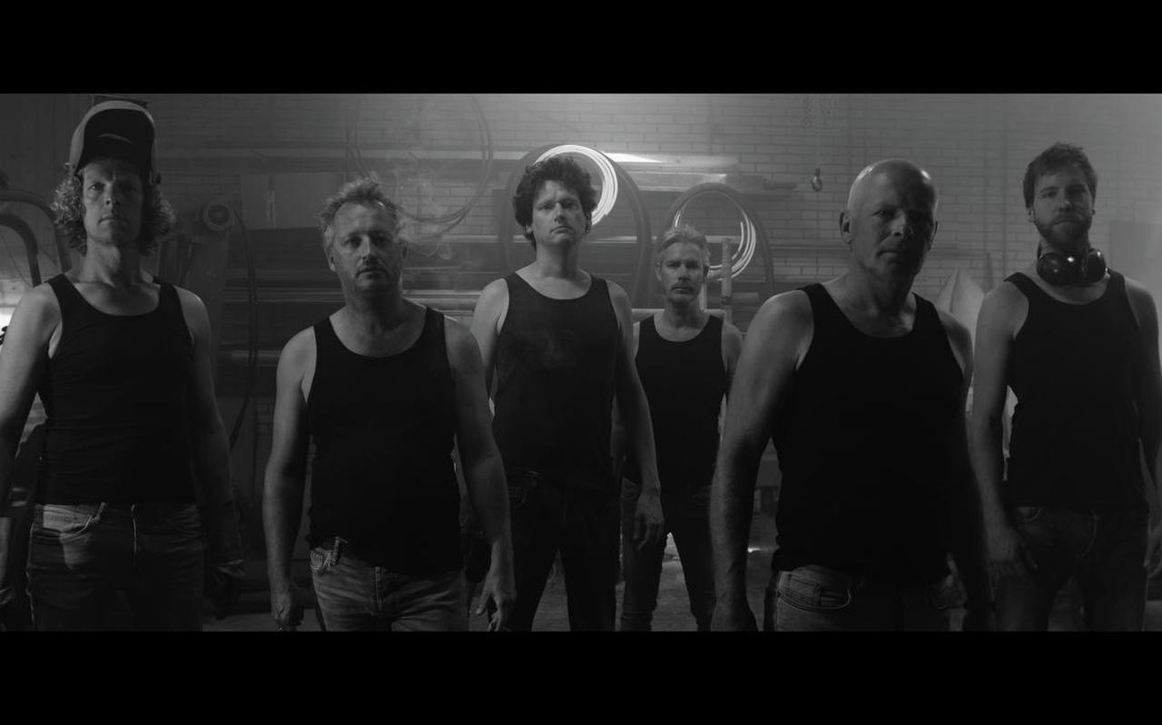 Mannen van Staal is voor de theatervoorstelling BROES op zoek naar stoere mannen. FOTO MANNEN VAN STAAL Mannen van Staal is voor de theatervoorstelling BROES op zoek naar stoere mannen. FOTO MANNEN VAN STAAL