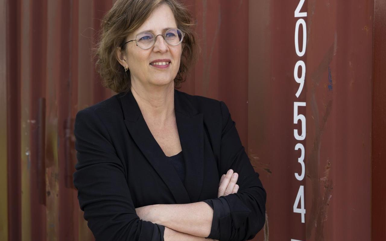Wendy Gooren leidt het landschapskunstproject Sense of Place. Wendy Gooren leidt het landschapskunstproject Sense of Place.