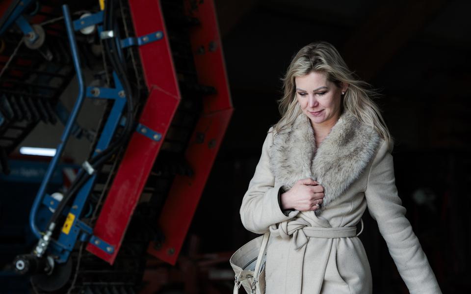 Demissionair landbouwminister Femke Wiersma tijdens een bezoek aan de Boerderij van de Toekomst in Lelystad in april.