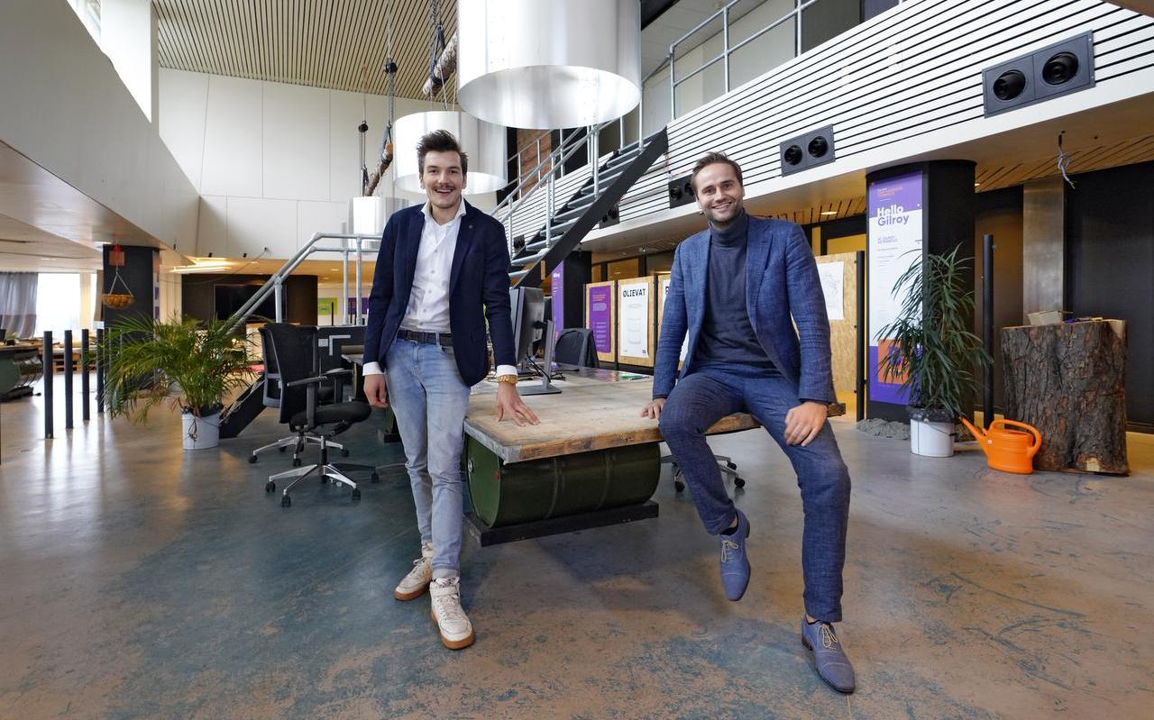 Links Bernd van Woerden en rechts Johan Schaap van het digitale leerbedrijf Brainstud. Links Bernd van Woerden en rechts Johan Schaap van het digitale leerbedrijf Brainstud.