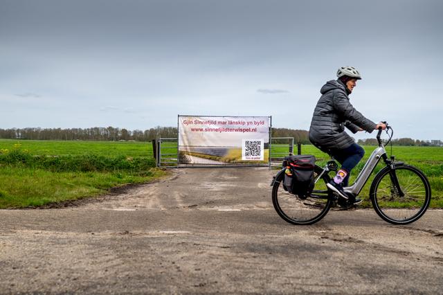 Plots ligt er een vergunningaanvraag voor een zonnepark en batterij bij Gorredijk: vanwaar die haast
