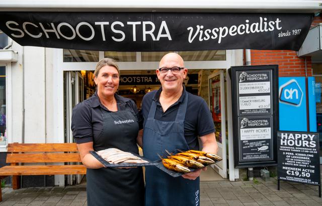 Hoe Schootstra Visspecialist uit Leeuwarden haring populairder probeert te maken: ‘Woensdag wordt ee