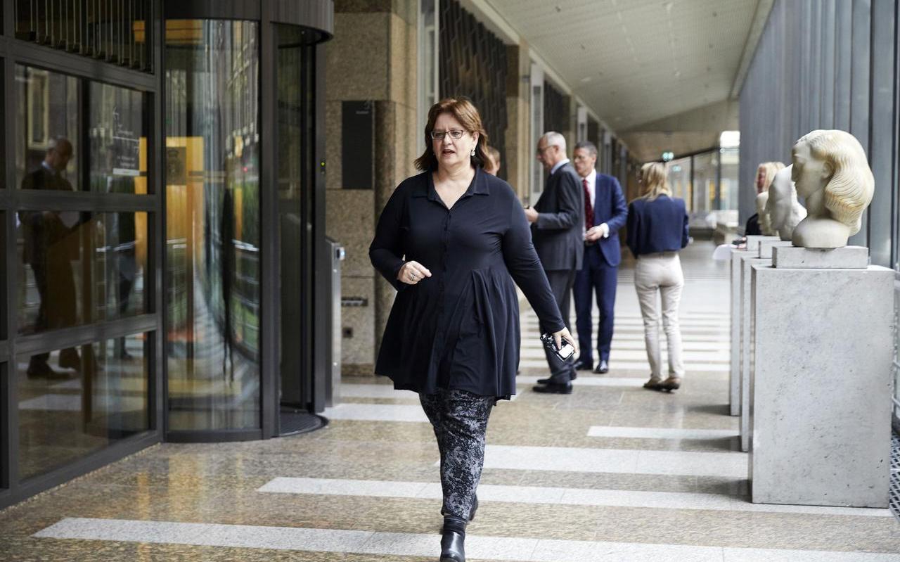 Aukje de Vries in de Tweede Kamer. FOTO'S PHIL NIJHUIS Aukje de Vries in de Tweede Kamer. FOTO'S PHIL NIJHUIS