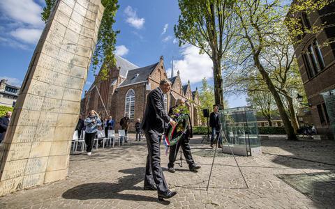 Vorig jaar mei werd voor het eerst een krans gelegd bij het Joods Namenmonument op het Jacobijnerkerkhof in Leeuwarden.