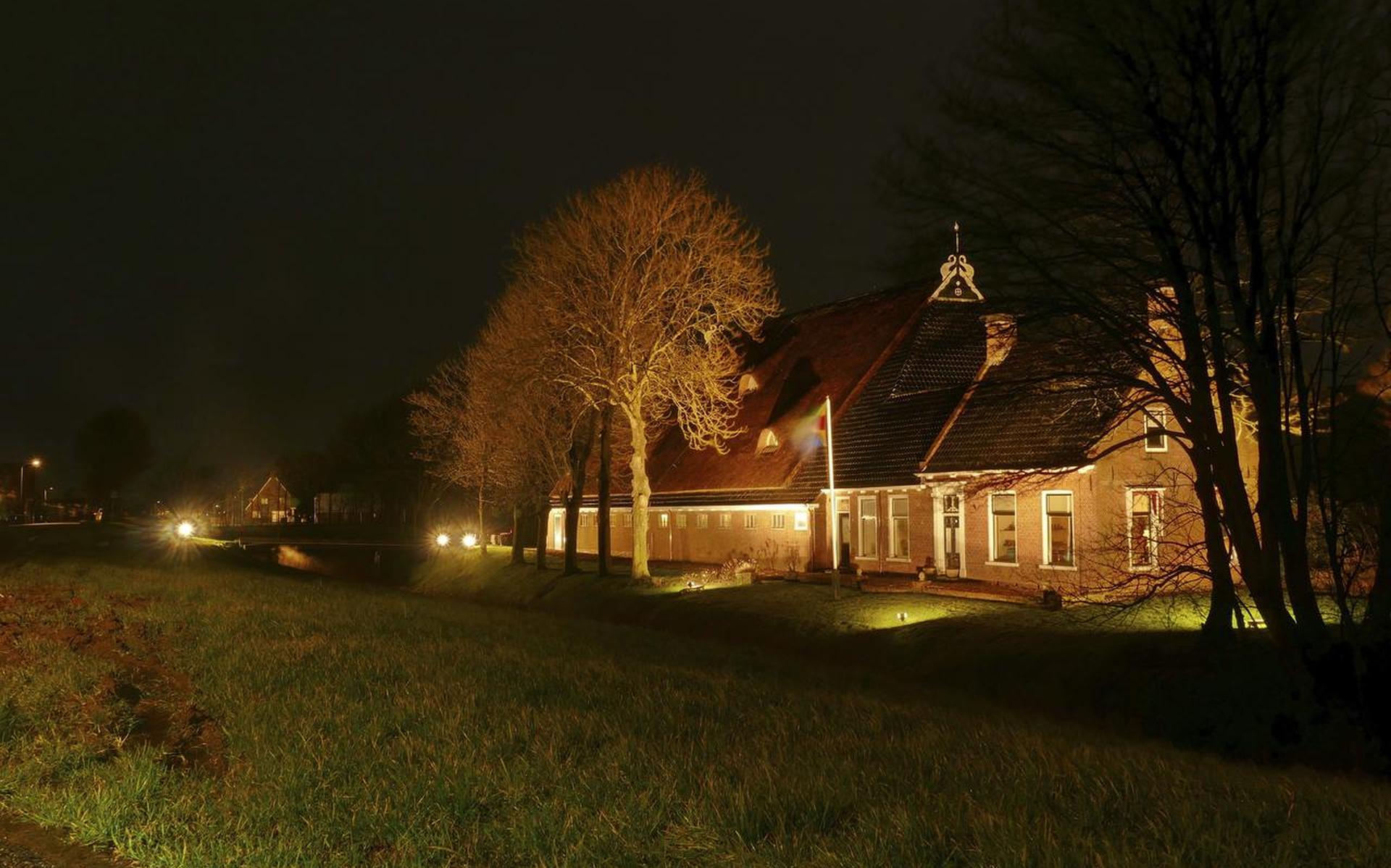 Boerderijen in het licht op het Bildt - Leeuwarder Courant
