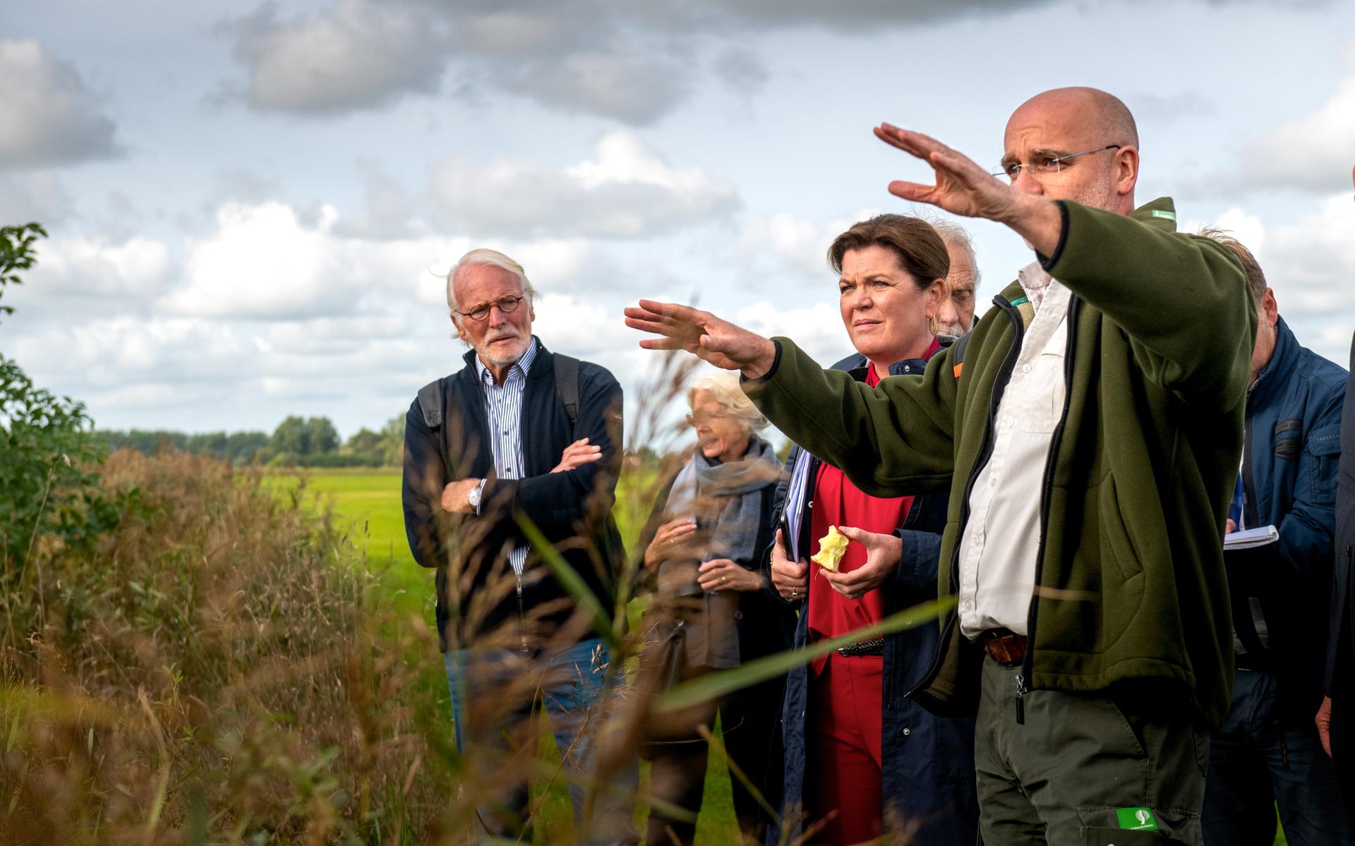 Stikstofminister Van der Wal tijdens werkbezoek aan Nij Beets: ook Fryslân heeft de wet te volgen | 