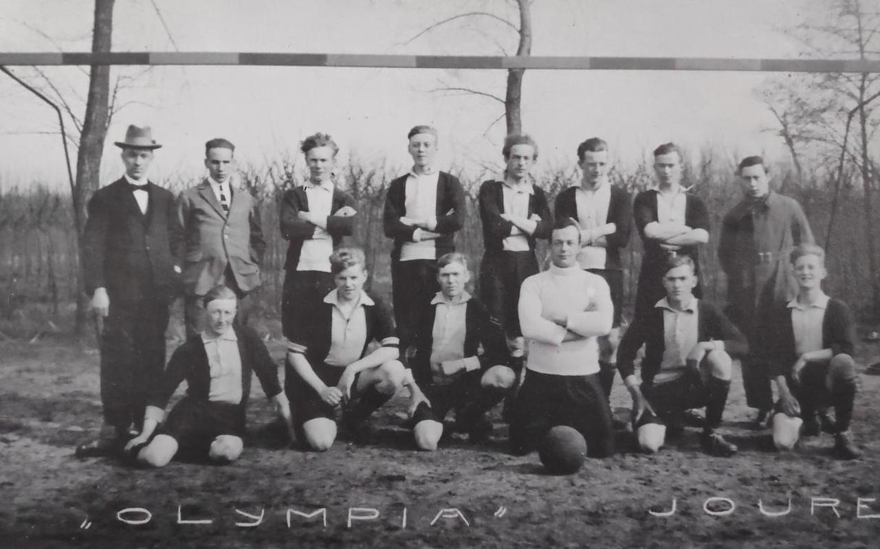 Herman Jongbloed op een elftalfoto van Olympia: achterste rij, derde van rechts. Herman Jongbloed op een elftalfoto van Olympia: achterste rij, derde van rechts.