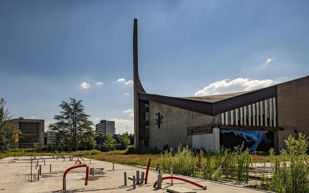 De nieuwe eigenaar van de Adelaarskerk, de SVE-Group, hoopt volgend jaar de herontwikkeling van de Adelaarskerk en omgeving te kunnen beginnen. De nieuwe eigenaar van de Adelaarskerk, de SVE-Group, hoopt volgend jaar de herontwikkeling van de Adelaarskerk en omgeving te kunnen beginnen.