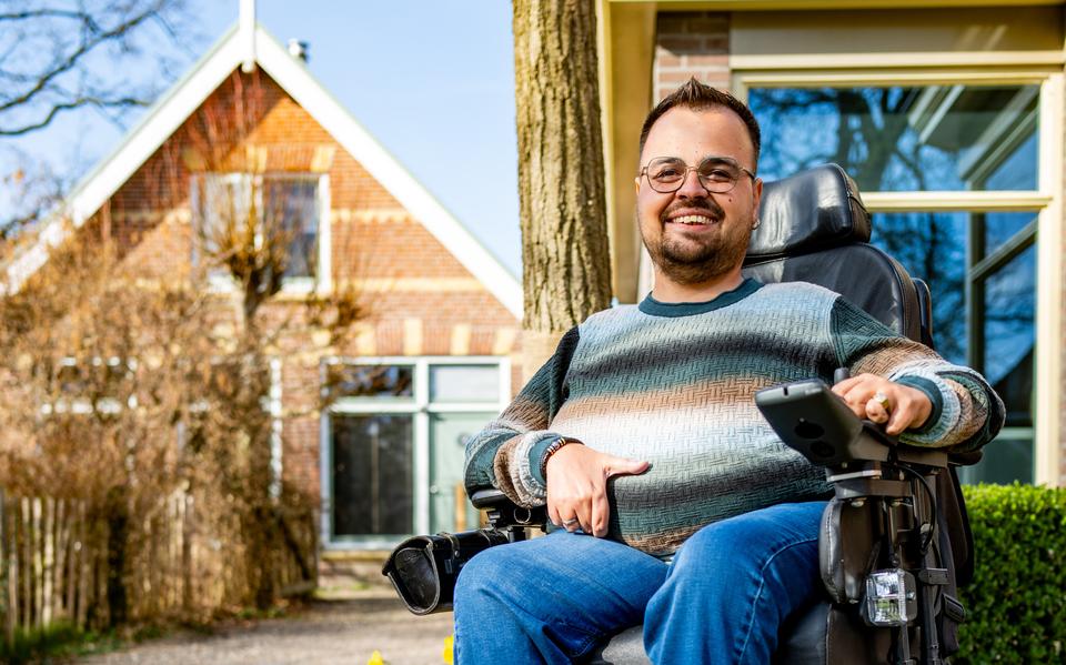 Hendrik Hofstra was de eerste die vanuit het Foppe Fonds een sportrolstoel kreeg om te kunnen rolhockeyen. 