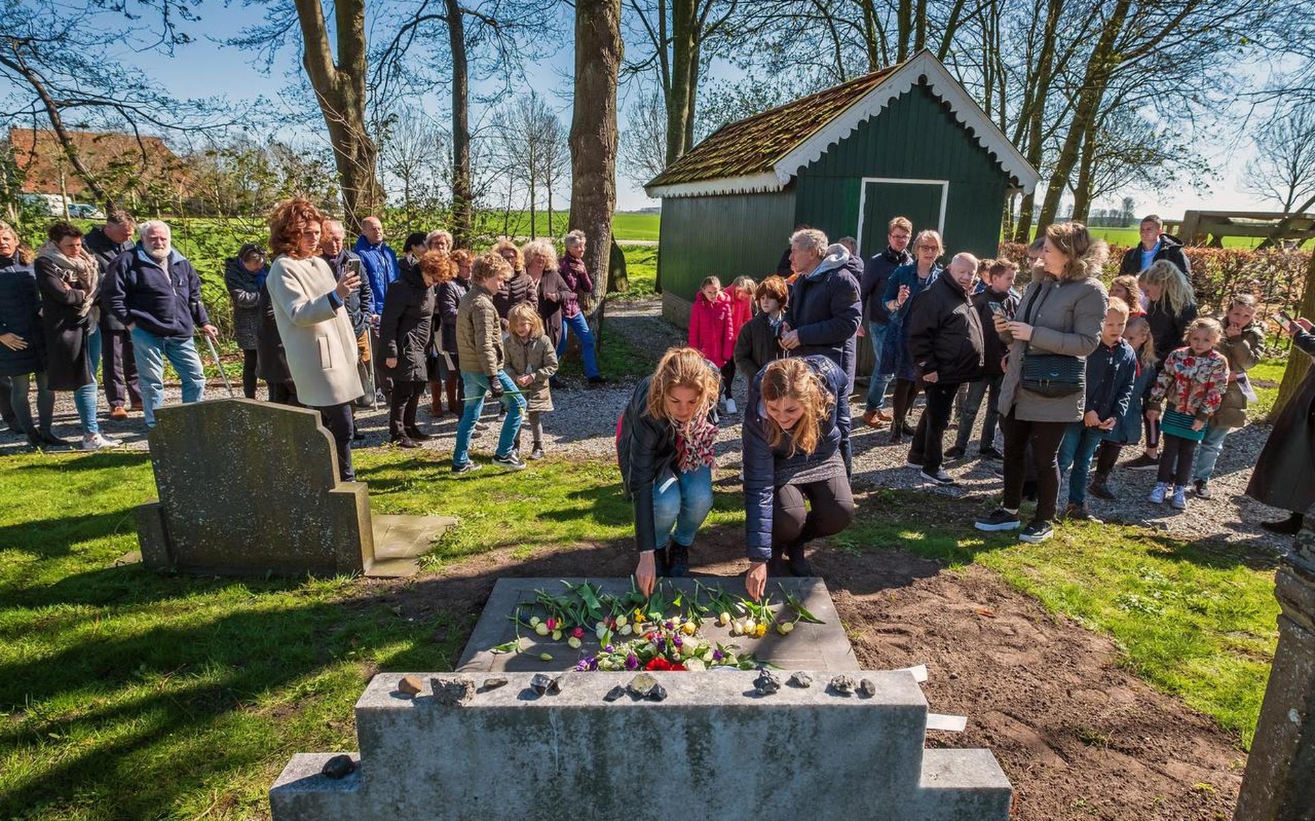 Eeuwige roem van Frits Barend voor Jelle en Jeltje in Oudega: 'Wij vinden jou ook lief'