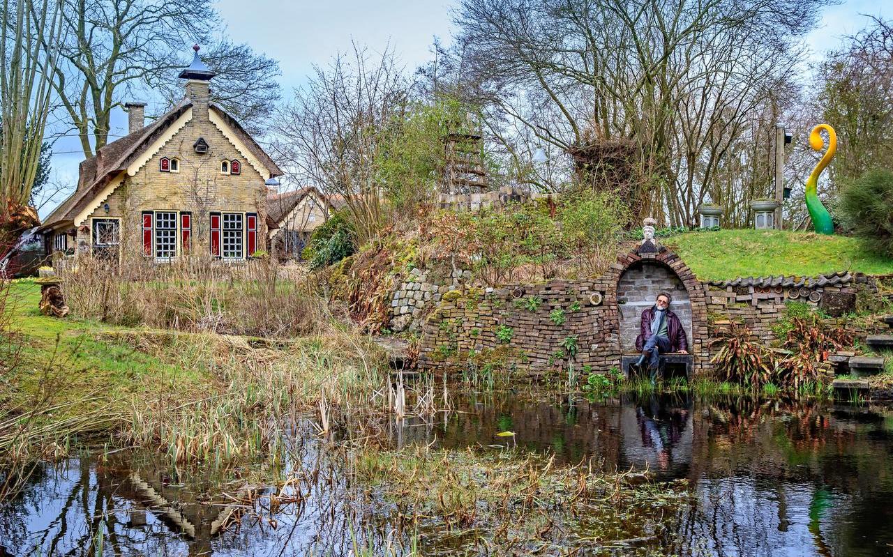 Hasan Gadellaa was vanaf 1979 sanyassin, streek in 1980 neer in Jonkerslan en vertelt over zijn leven met Bhagwan. FOTO NIELS DE VRIES Hasan Gadellaa was vanaf 1979 sanyassin, streek in 1980 neer in Jonkerslan en vertelt over zijn leven met Bhagwan. FOTO NIELS DE VRIES