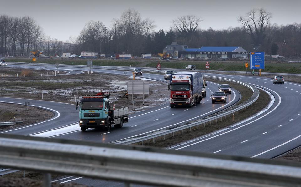 Leeuwarden, Haak om Lwd. Bij Marssum, bochten zijn scherp