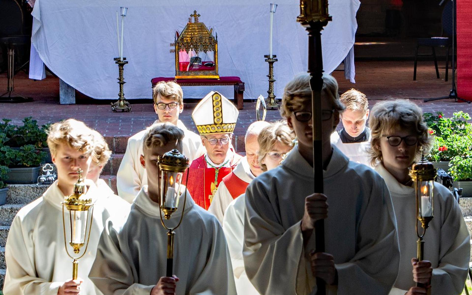 Bisschop Van den Hout: Bonifatius inspireert nog steeds - Leeuwarder Courant