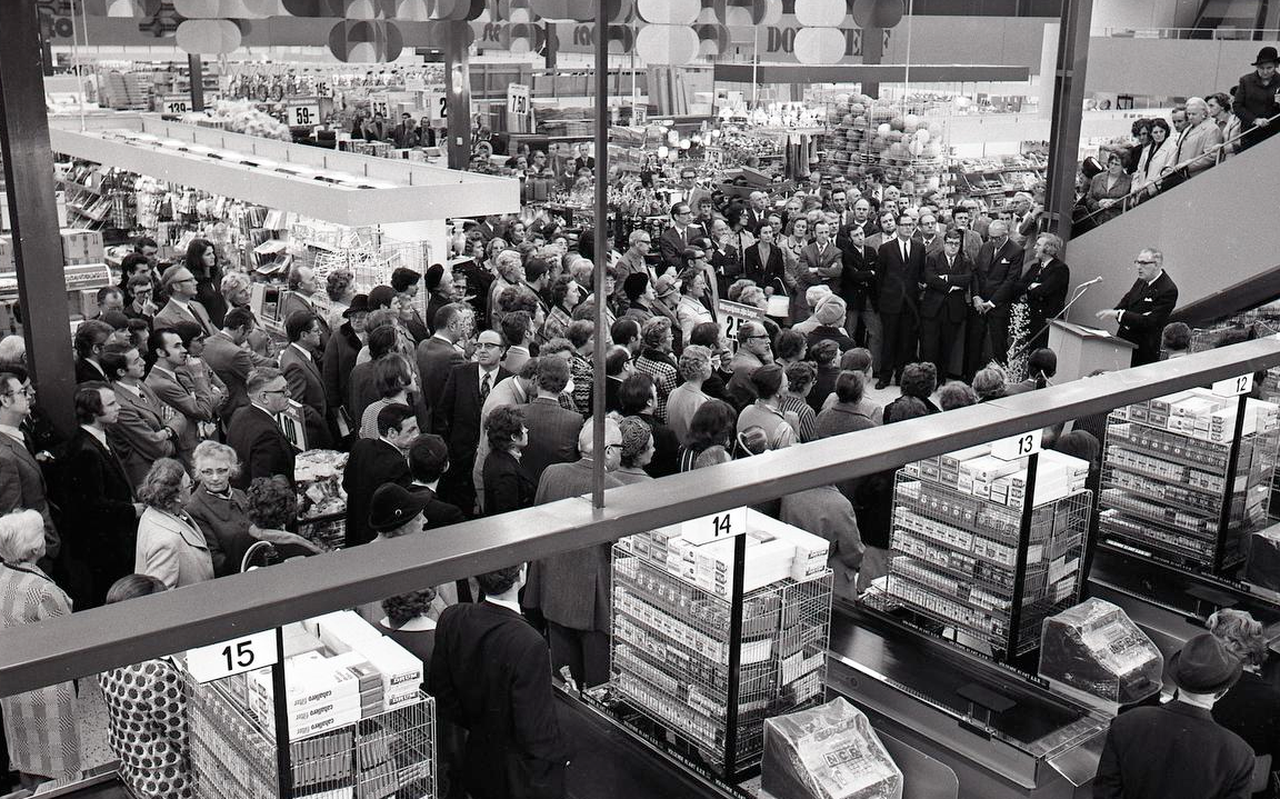 De opening van de Miro aan de Tijnjedijk in 1972. FOTO ARCHIEF LC