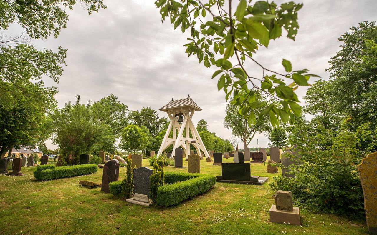 De begraafplaats in Mirns is zeer in trek bij niet-inwoners van De Fryske Marren.  FOTO NIELS DE VRIES