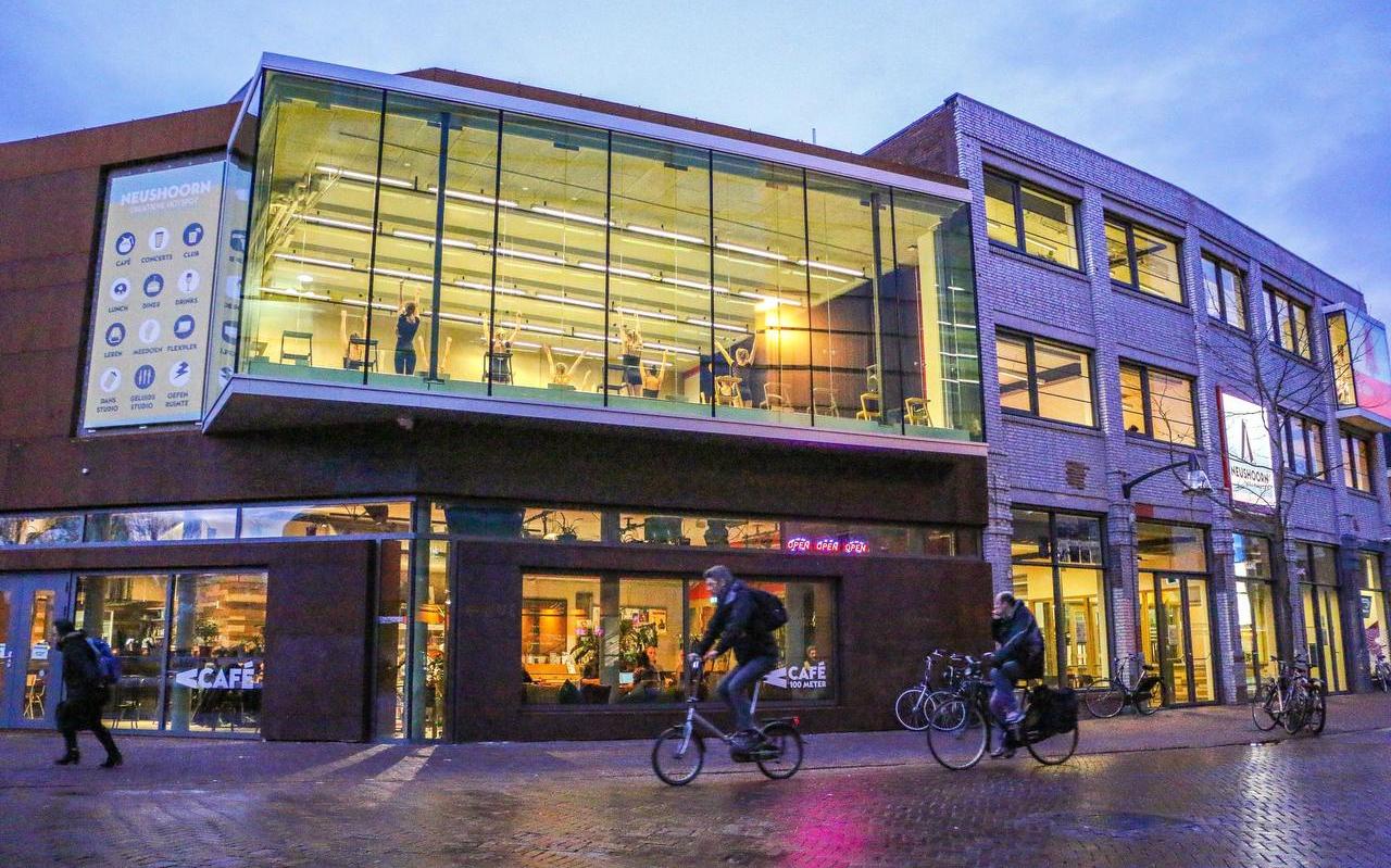 Schouwburg De Harmonie moet vanaf volgend jaar 300.000 euro aan gemeentelijke subsidie delen met ‘overbuur’ popcentrum Neushoorn. FOTO LC/ARODI BUITENWERF Schouwburg De Harmonie moet vanaf volgend jaar 300.000 euro aan gemeentelijke subsidie delen met ‘overbuur’ popcentrum Neushoorn. FOTO LC/ARODI BUITENWERF