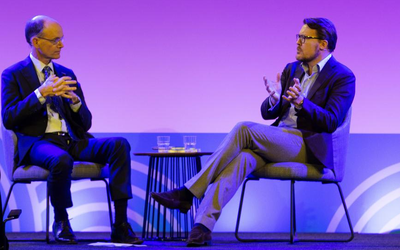 Wetsus-directeur Cees Buisman in gesprek met prins Constantijn. FOTO HOGE NOORDEN/JAAP SCHAAF