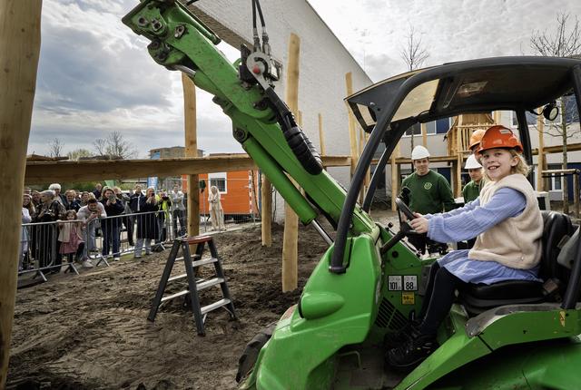 Nieuwe junglespeeltuin Frisius MC in Leeuwarden: met hellingbaan voor ziekenhuisbedden