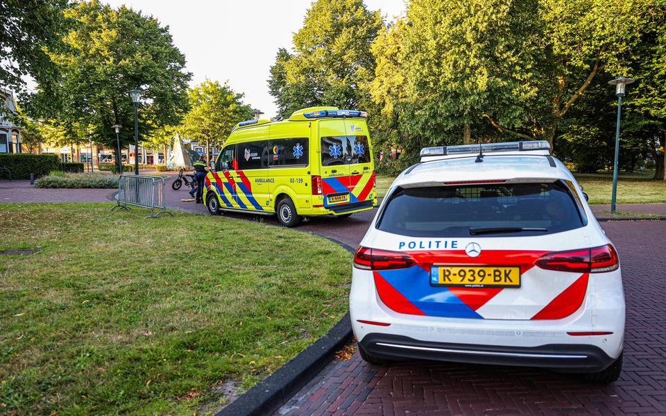 Fietser aangereden in Joure, auto rijdt door
.
