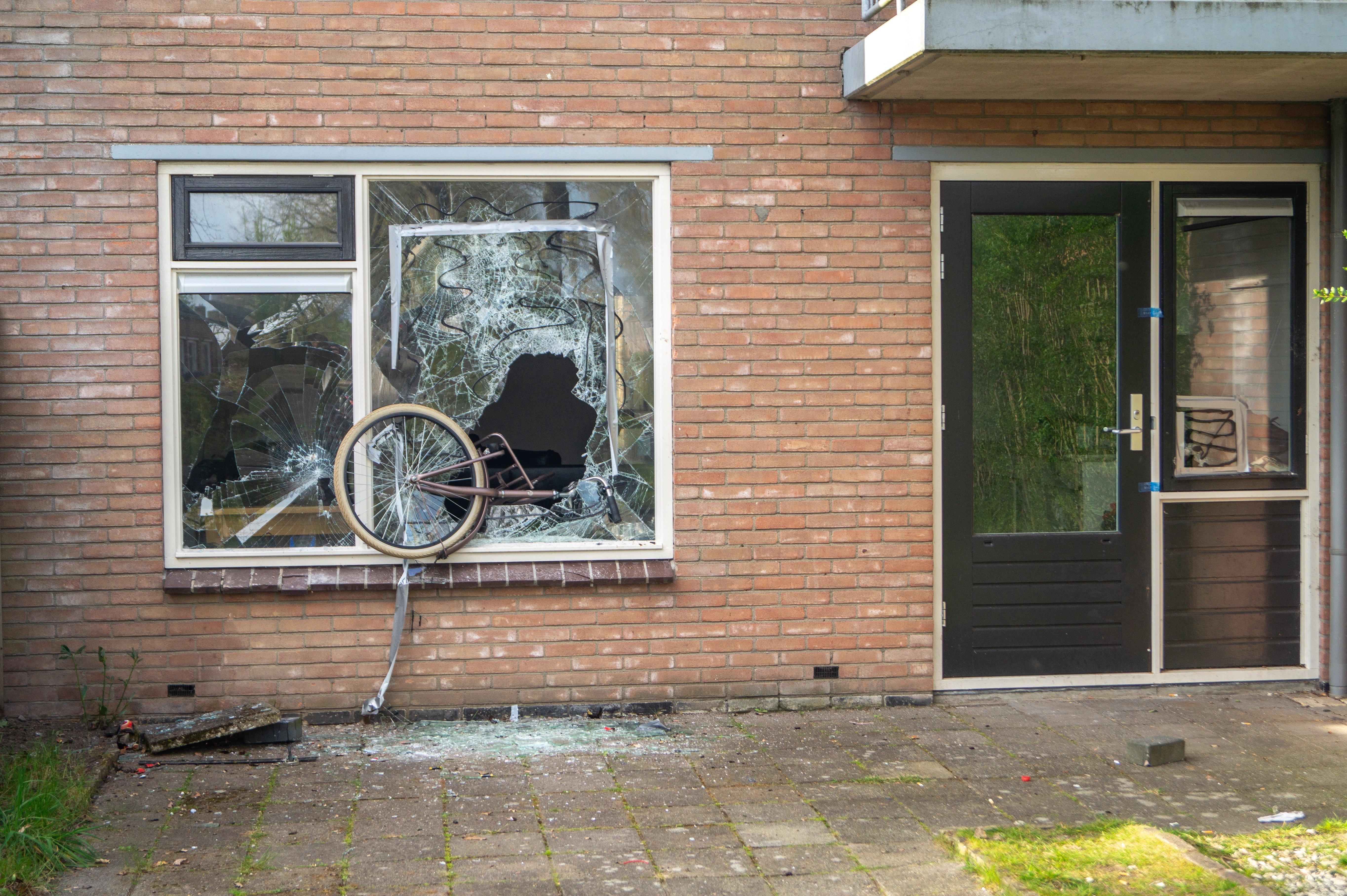 Vier verdachten steekpartij in Noardburgum langer vast. Mannen verdacht van poging tot doodslag