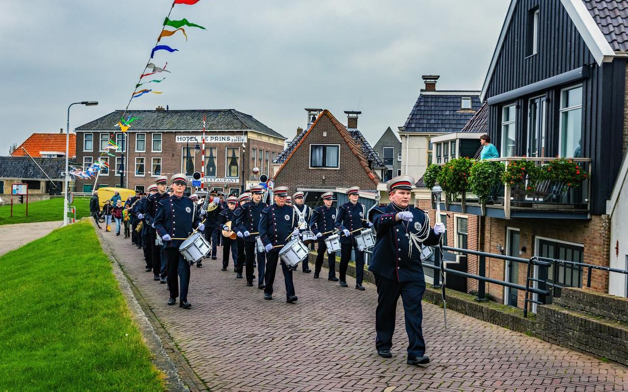 Korps Hallelujah in Makkum kwam zaterdag voor het eerst naar buiten met de nieuwe uniformen. Korps Hallelujah in Makkum kwam zaterdag voor het eerst naar buiten met de nieuwe uniformen.