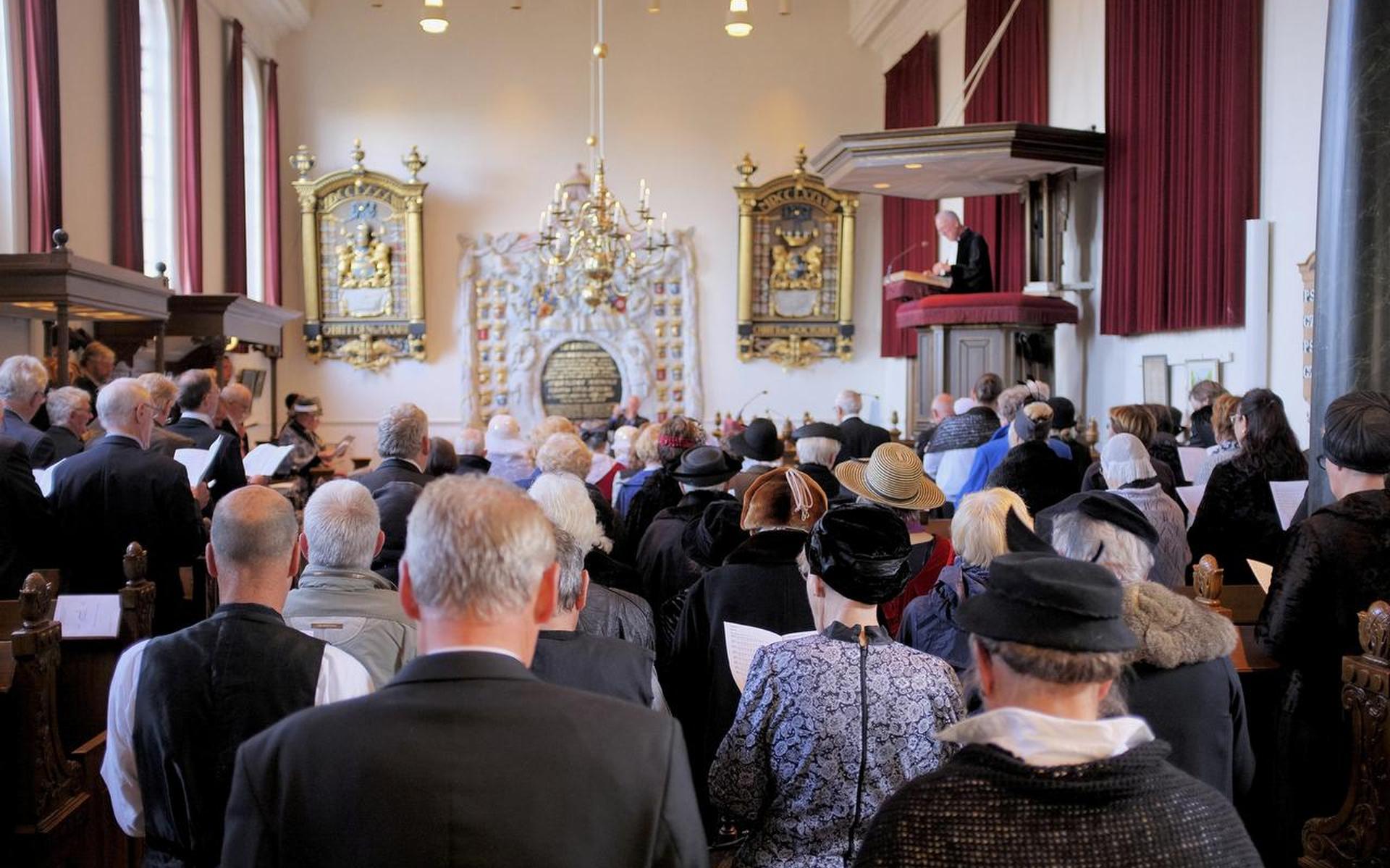 In de kerk van Ysbrechtum werd het kalk van de muren gepreekt - Leeuwarder Courant