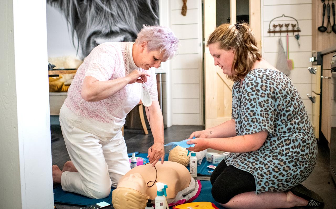 Sietske Alma kan het reanimatieprotocol wel dromen, of het nu voor een volwassen persoon of voor een kind is. Sietske Alma kan het reanimatieprotocol wel dromen, of het nu voor een volwassen persoon of voor een kind is.