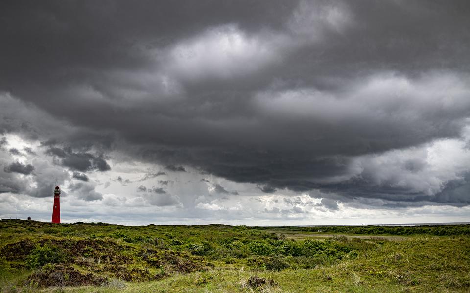 De stroomkabel van de Noordzee naar de Eemshaven wordt definitief aangelegd via Schiermonnikoog, zo heeft het kabinet deze week besloten. 