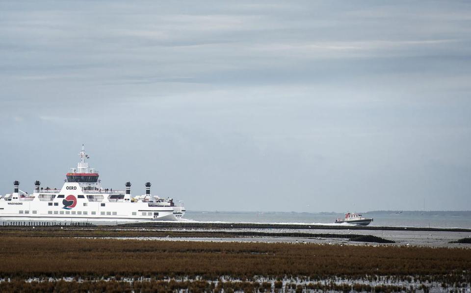 De veerboot en een watertaxi op de Waddenzee tussen Ameland en Holwert. Foto: Hoge Noorden/Jacob van Essen









































.




























































.