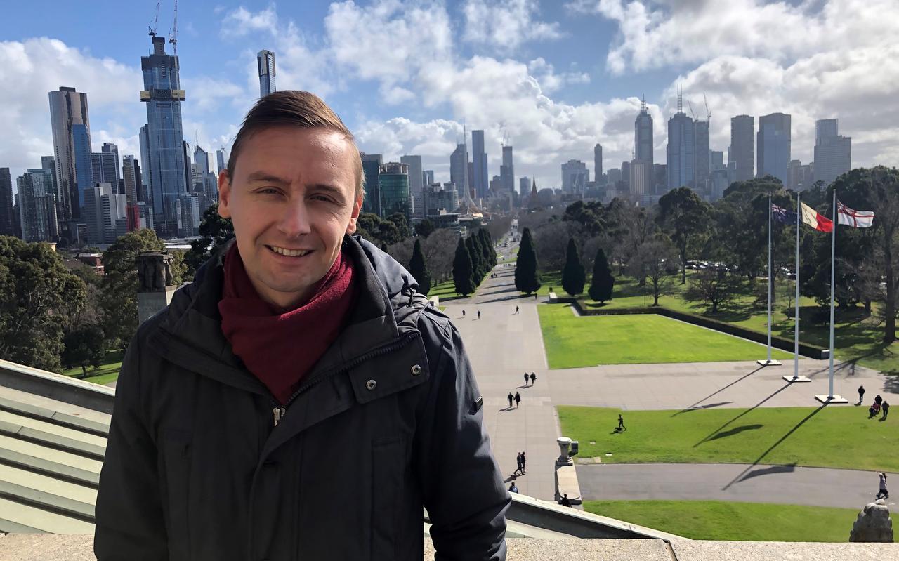 Al maanden lang zit Jelmer Stellingwerf uit Menaam samen met zijn vriendin in een complete lockdown in Melbourne, deelstaat Victoria in Australië. Al maanden lang zit Jelmer Stellingwerf uit Menaam samen met zijn vriendin in een complete lockdown in Melbourne, deelstaat Victoria in Australië.
