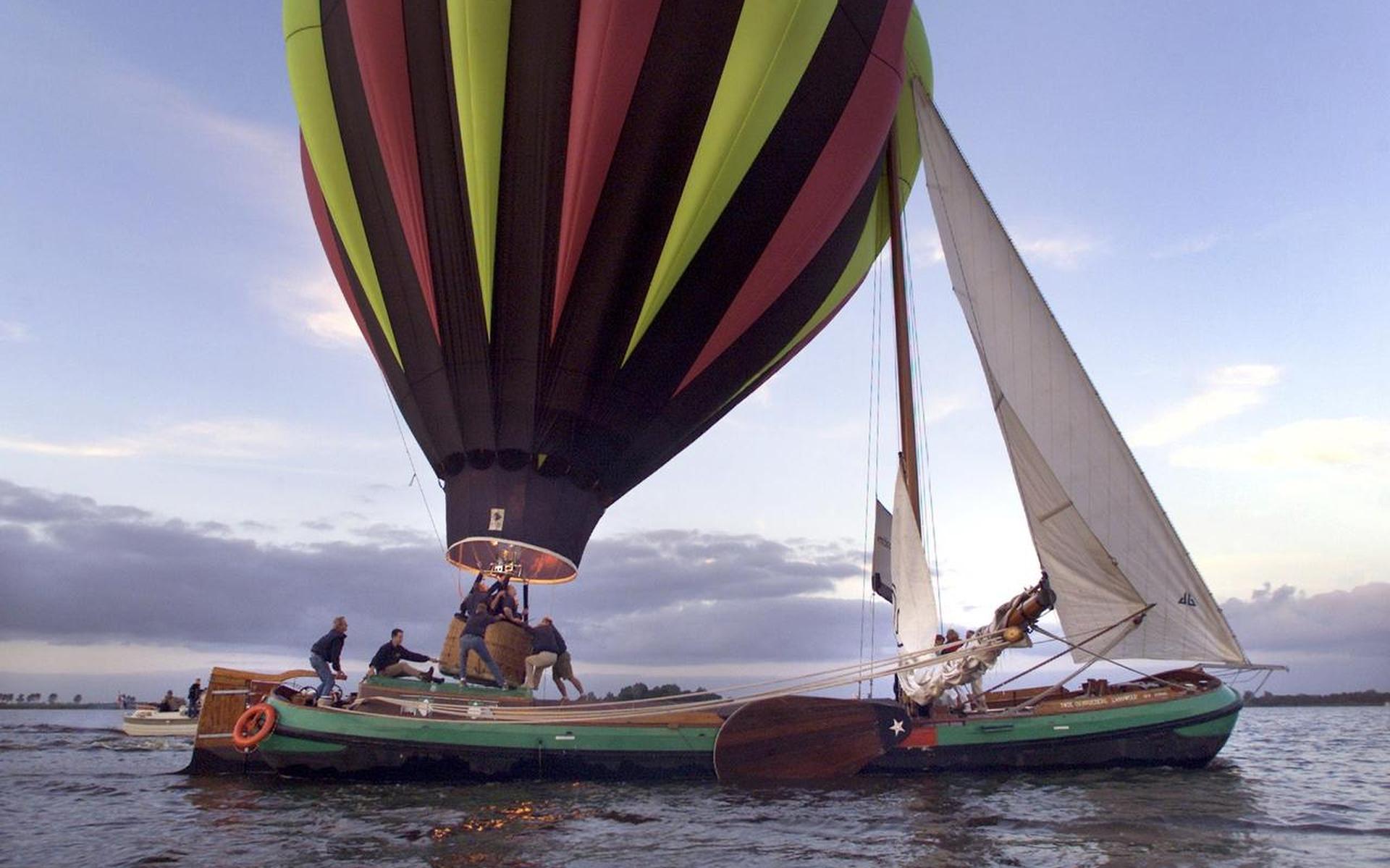 In 2001 landde Jelke Haven op een skûtsje in de Langwarder Wielen.