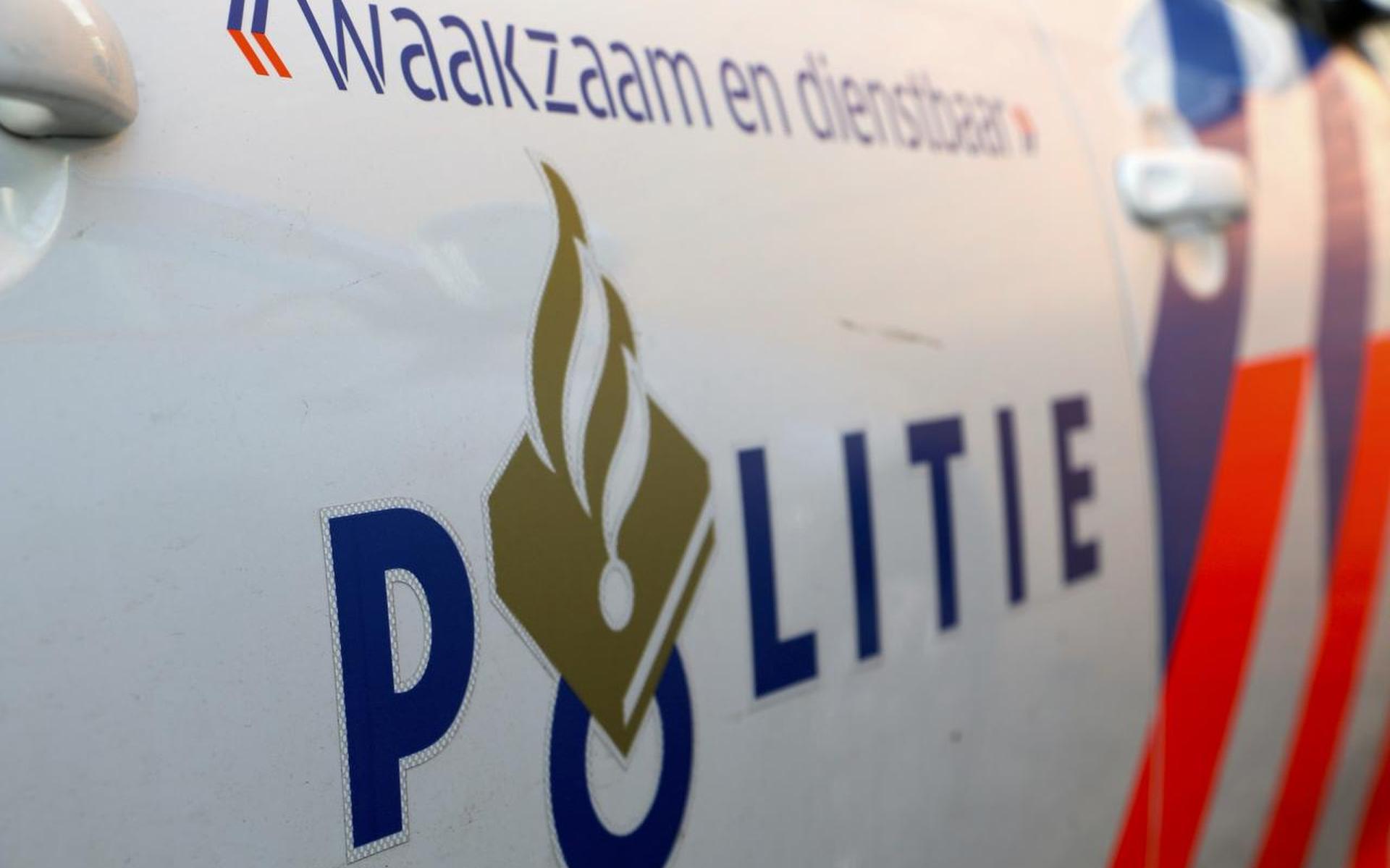 Autodief rijdt in op eigenaar Oentsjerk - Leeuwarder Courant