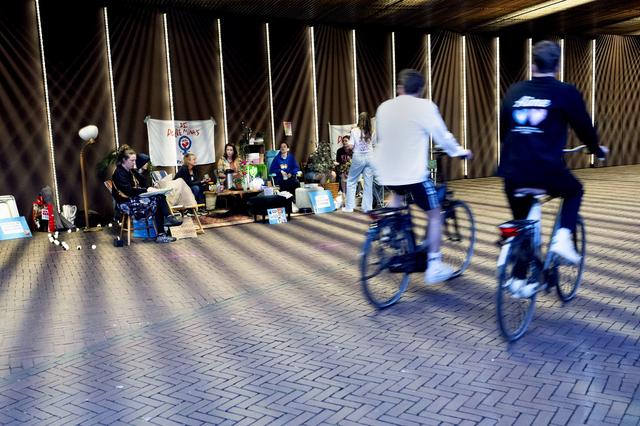 Actie tegen ‘onprettige plekken’ in donker Drachten: ‘Meestal ga ik met mijn vader bellen’